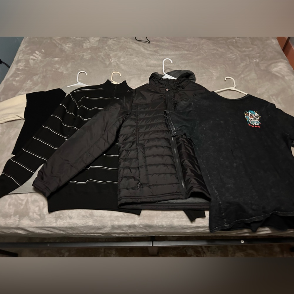 Sweaters - Picture 3 of 6